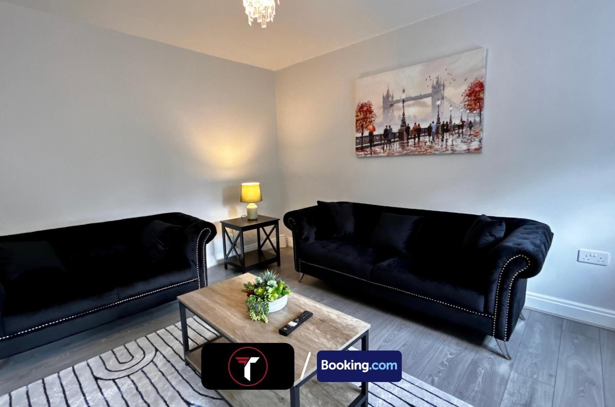 Spacious 4 Bedroom By Tara Stays Short Lets & Serviced Accommodation Aldershot With Free Wifi & Garden Extérieur photo