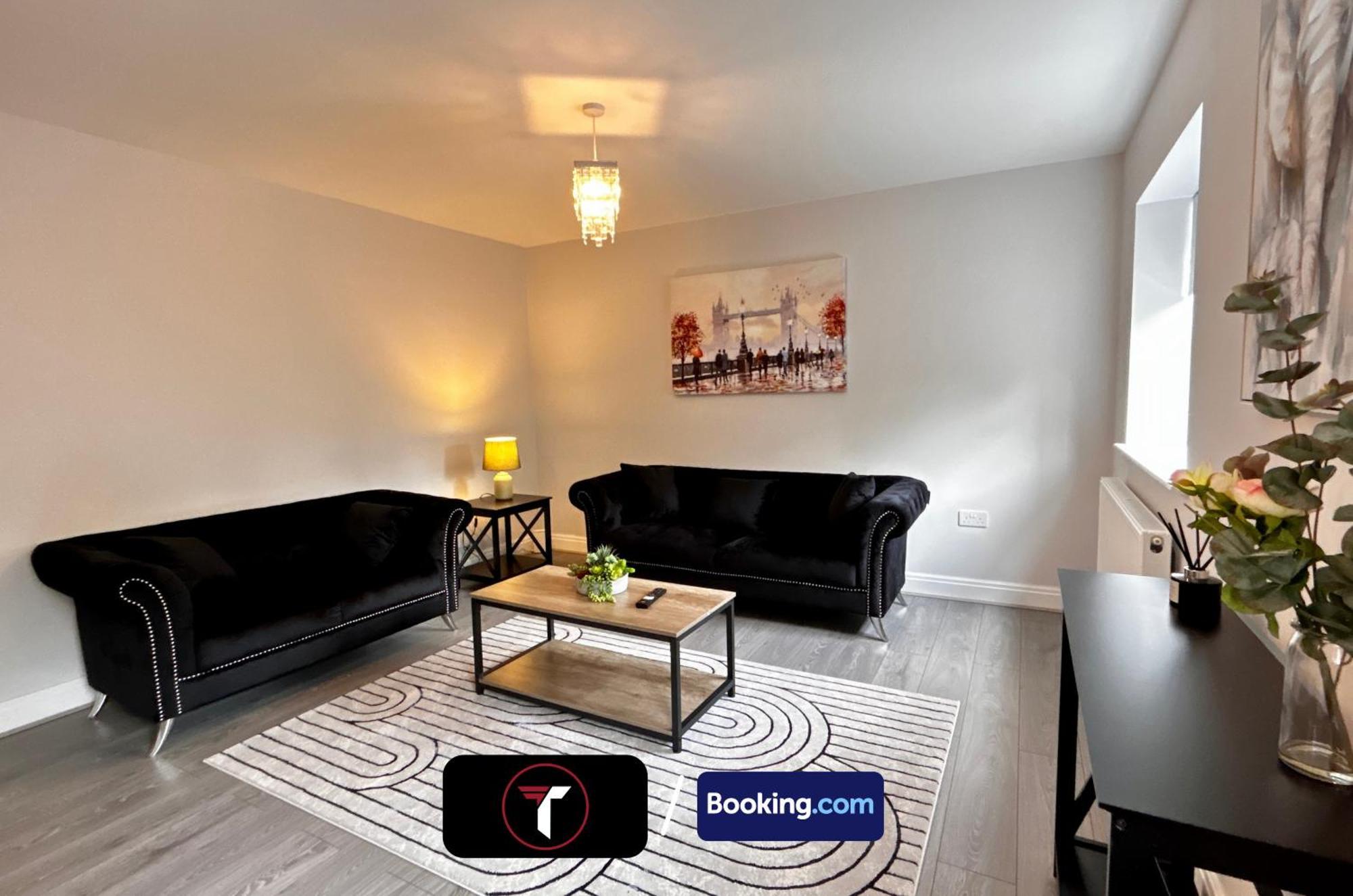 Spacious 4 Bedroom By Tara Stays Short Lets & Serviced Accommodation Aldershot With Free Wifi & Garden Extérieur photo