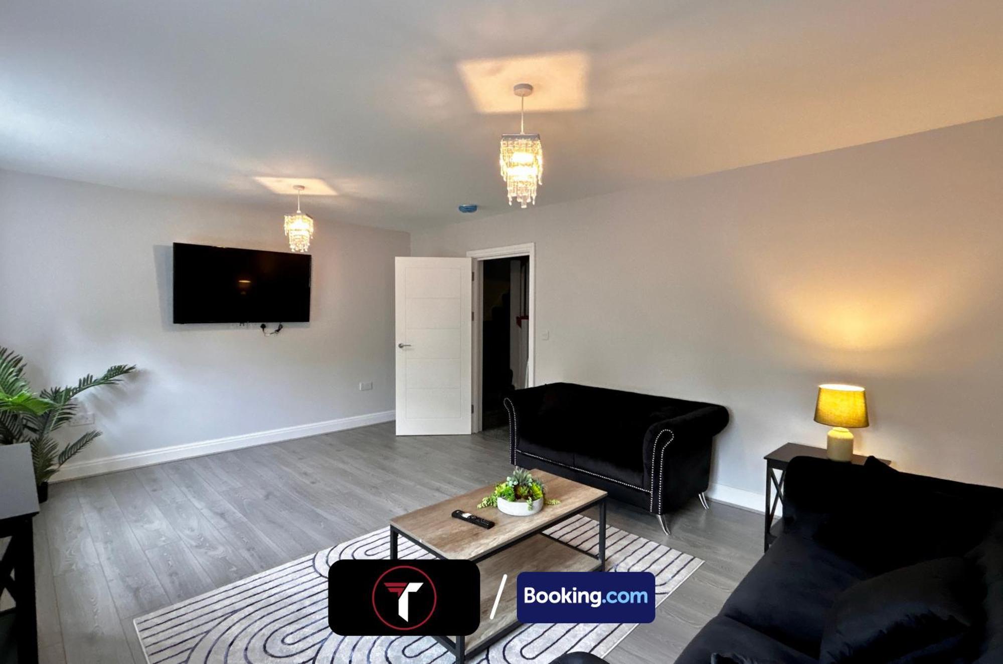 Spacious 4 Bedroom By Tara Stays Short Lets & Serviced Accommodation Aldershot With Free Wifi & Garden Extérieur photo